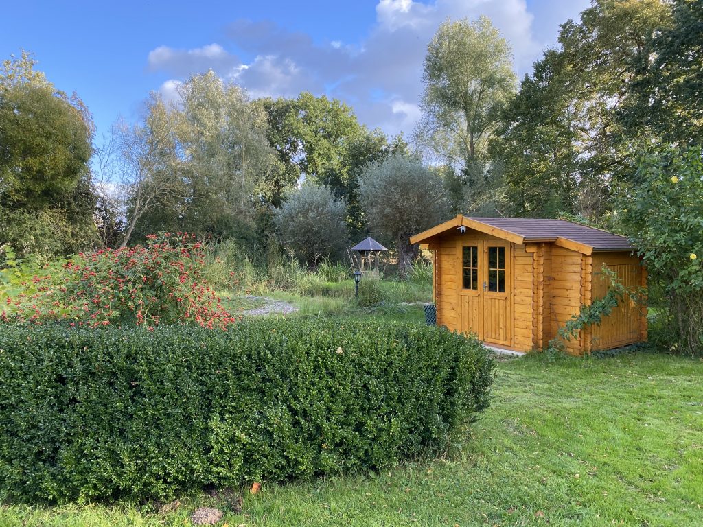 Gartenhaus im Herbst