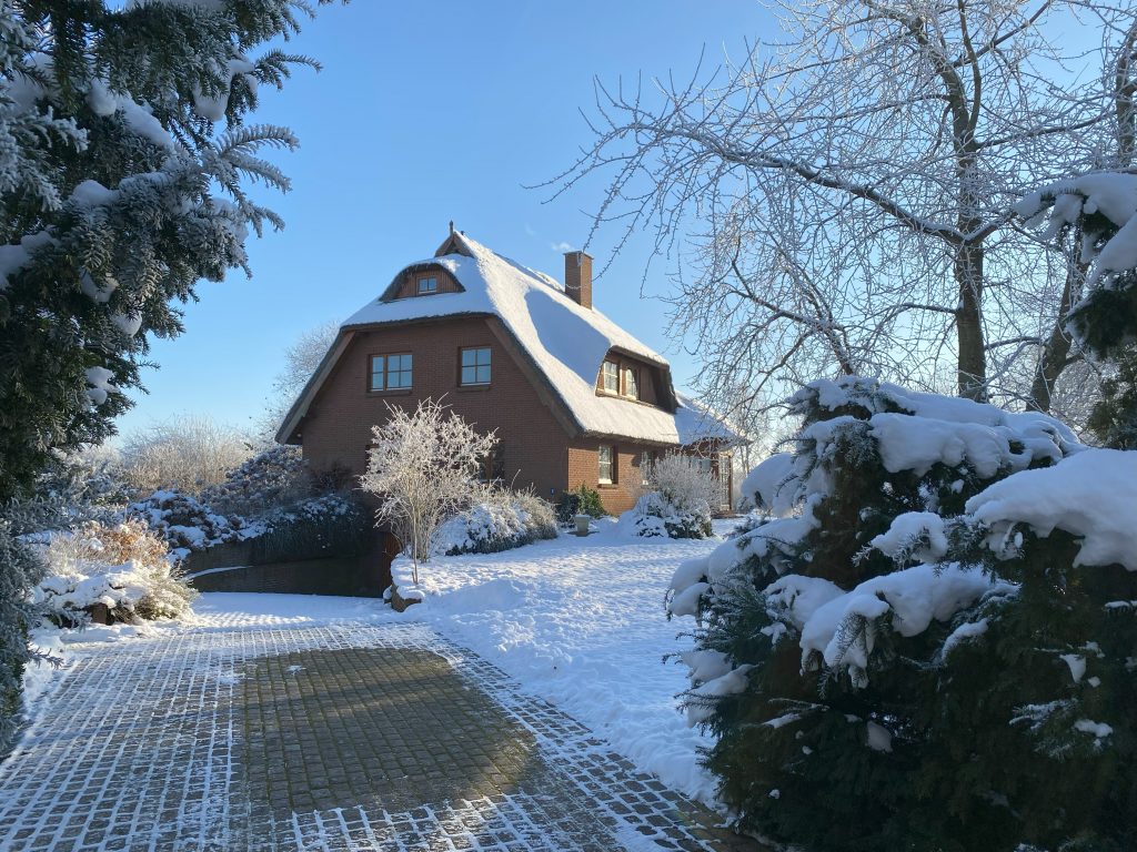 Einfahrt im Winter